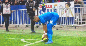 中场大师接受采访金句不断刷屏