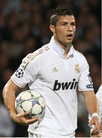 2025／26赛季英超：伊萨克荣获2025瑞典金球奖，率纽卡夺冠成获奖主要因素（2025／26英超：伊萨克当选2025瑞典金球，率纽卡夺冠成获奖关键）