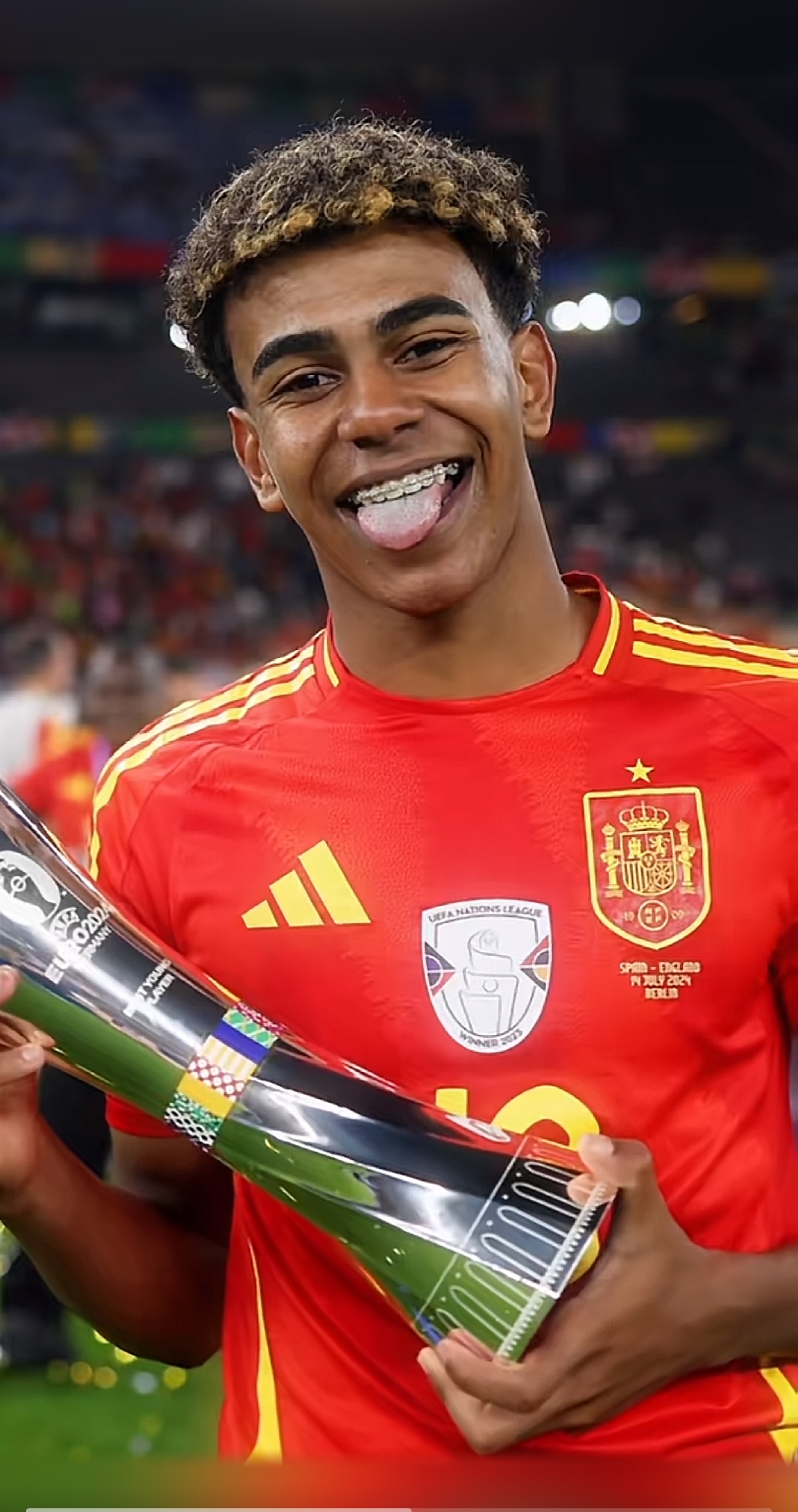 德科：梅西短暂回归？这不可能；还没和莱万谈续约的事（德科：梅西不可能短期回归；与莱万的续约谈判尚未启动）