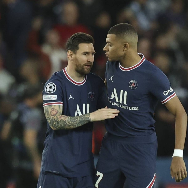 葡媒批评C罗：C罗应该为他的行为道歉，并对此感到羞愧（葡媒指责C罗：应为失当行为道歉并深感羞愧）