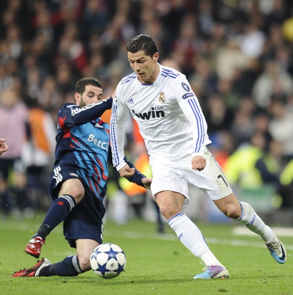 埃里克：阿劳霍是个非常受欢迎的人，我们正敞开双臂等他归来（埃里克：阿劳霍人气极高，我们张开双臂迎接他的回归）