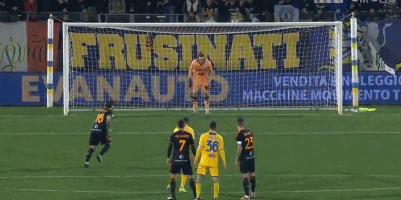 近10年欧冠场均进球榜：哈兰德1.02球第1，C罗第2，梅西第4（欧冠近十年场均进球榜：哈兰德1.02球居首，C罗第二，梅西第四）