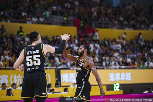 美记：独行侠交易戴维斯并非板上钉钉，他们不着急聘请总经理（美记称：独行侠追求戴维斯的交易尚未定案，暂不急于任命总经理）