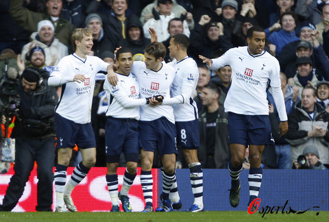 不服！萨拉赫：凯恩进球荒时媒体都相信他，轮到我就说去坐板凳（萨拉赫不满：凯恩进球荒照样被信任，到我这就要坐板凳？）
