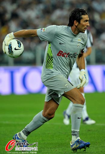 歌手：阿根廷跟巴西是宿敌没事！阿根廷可是有梅西！（歌手：阿根廷与巴西虽是宿敌，但有梅西坐镇不慌）