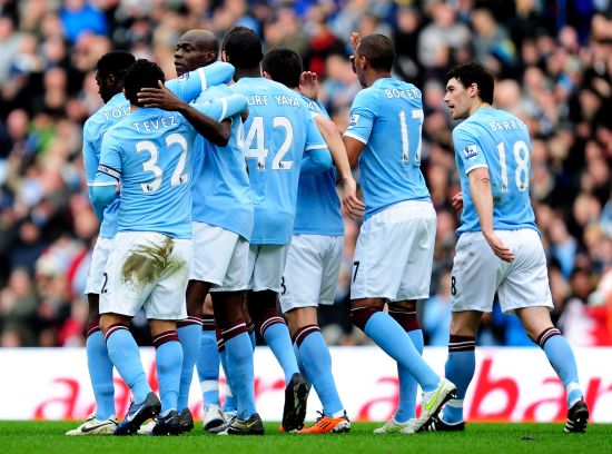 17岁天才卡尔展现极强潜力，德甲首秀表现亮眼，凭借出色技术和风格成为焦点。（17岁天才卡尔德甲首秀惊艳，精湛技术与独特风格尽显潜力成全场焦点）