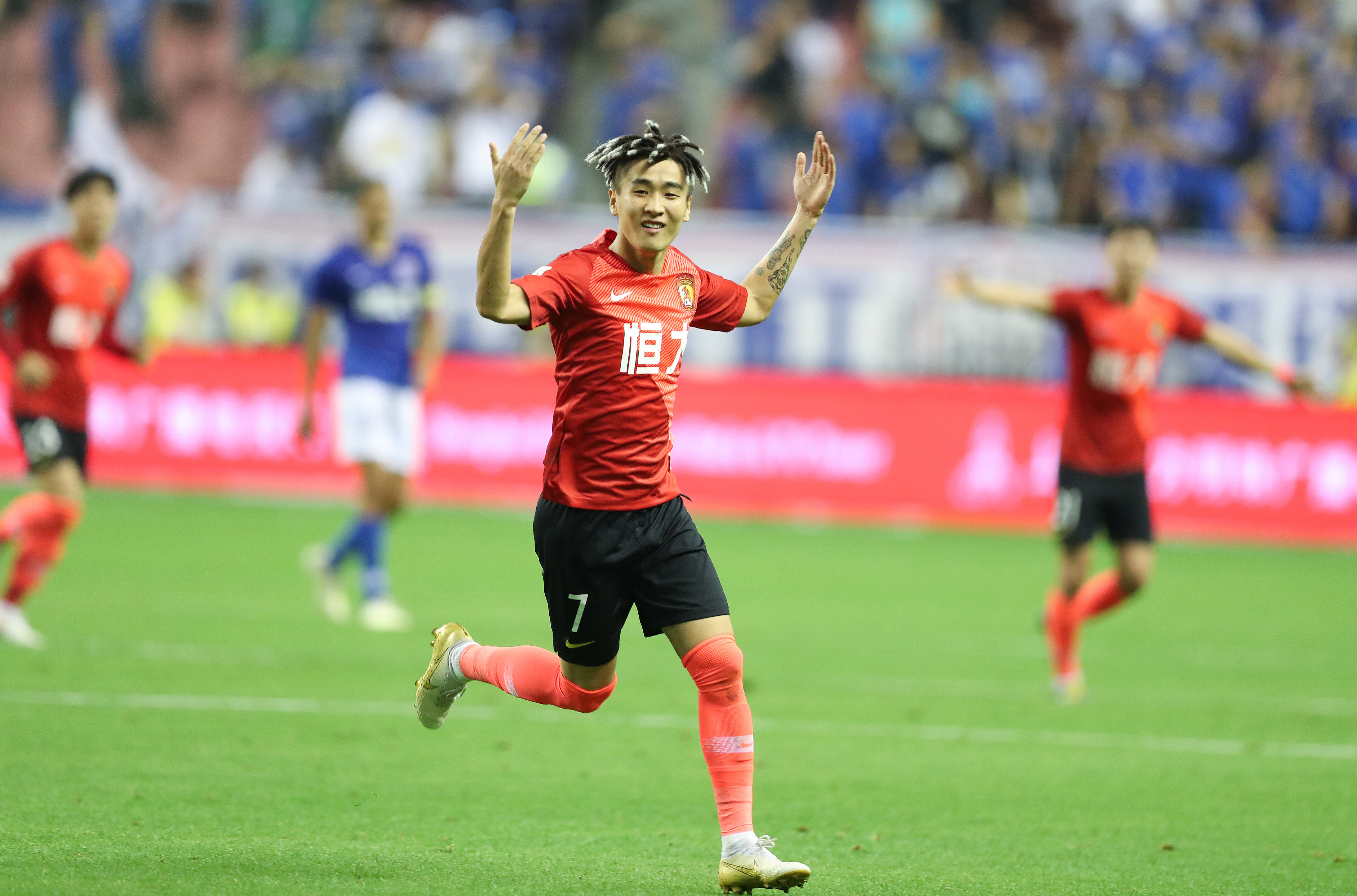 这一刻，时间仿佛停住（此刻，仿佛时光静止）