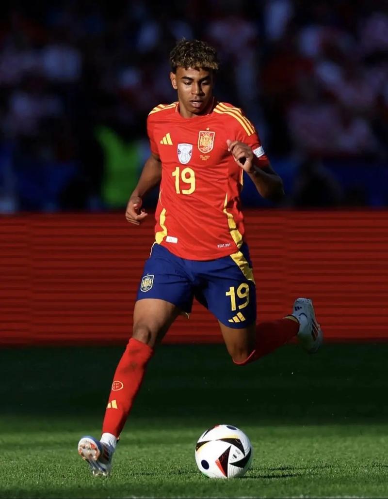 尹鸿博告别信：膝盖和小腿肌无法承受梦想之重，未来会做青训（尹鸿博告别：伤病难承逐梦之重，未来投身青训）