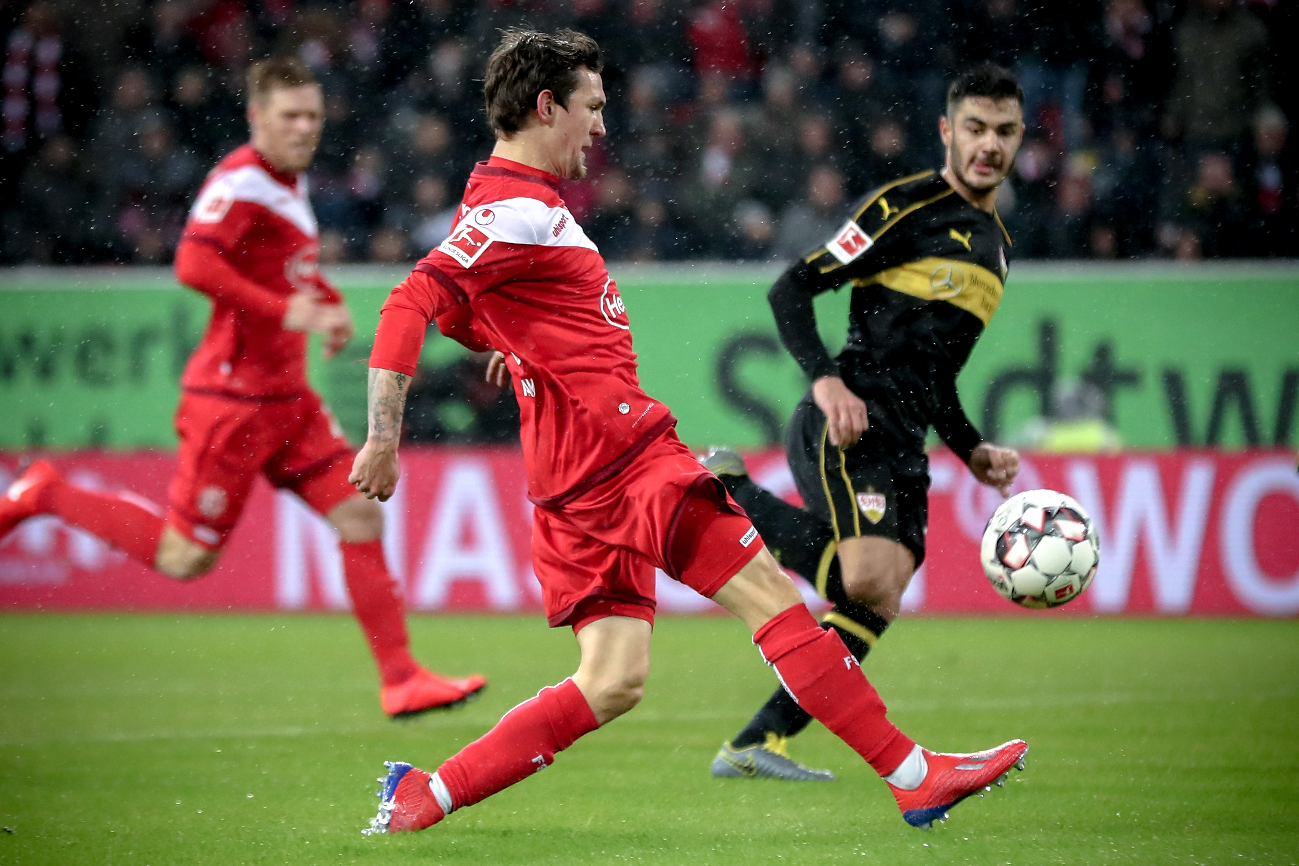 刷新得分生涯之夜！乔治20中12得到39分6篮板8助攻（乔治20投12中轰39分6板8助，上演生涯之夜）