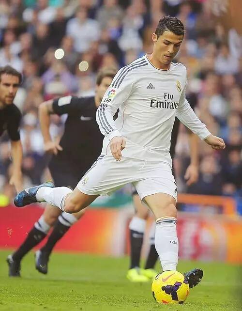 利物浦1-4惨败后帅位震动？罗马诺：俱乐部坚决支持斯洛特（1-4失利引帅位疑云？罗马诺：利物浦高层仍力挺斯洛特）