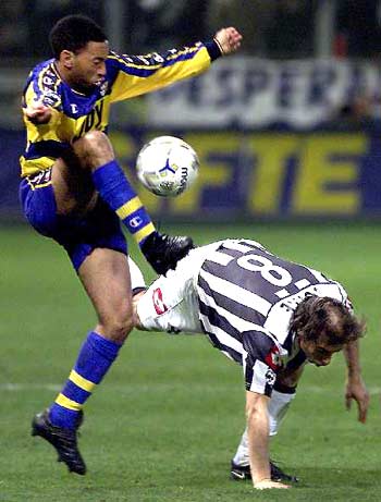 蒂尔曼：曼城大轮换？这给了球队额外的动力，我们看到了机会（蒂尔曼：曼城大幅轮换为我们注入动力，我们看准了机会）